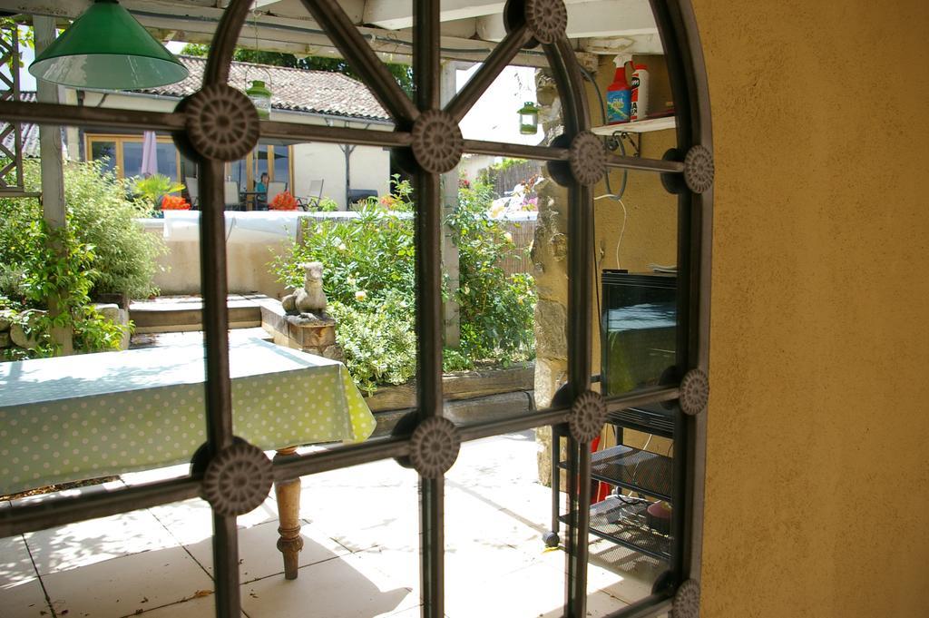 L'Ancienne Forge 27 Rue De La Creche Bourg Born Bed & Breakfast Villeréal Екстериор снимка